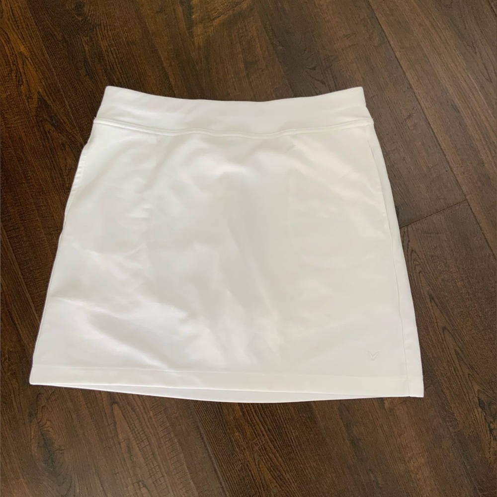 White golf skirt/skort with pockets